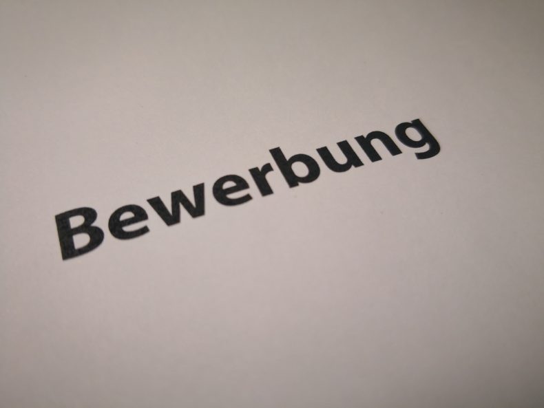 Beeinflusst eine längere Zeit der Arbeitslosigkeit die Chancen auf einen neuen Job?